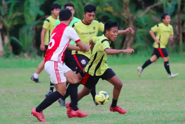 KUKUH FC SIAP TANDING, PERBEKEL KUKUH KERAMBITAN SIAPKAN REWARD BAGI PENCETAK GOAL